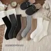 Meias de Lã Grossa Tricotadas Outono e Inverno Femininas Estilo Japonês Listras Verticais Simples Cor Sólida Macias Aderentes Meias Felpudas Meias Grossas Quentes Meio da Panturrilha