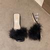Chinelos de Salto Alto para Verão Feminino para Uso Externo 2025 Novos Chinelos Peludos Estilo Fada Celebridade da Internet Salto Grosso Sandálias Slip-On para Mulheres