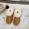 2026 Nuevas Botas de Nieve Otoño Invierno Moda Femenina Versátiles Suela Gruesa Aterciopelado Engrosado Calidez Celebridad de Internet Ropa Exterior Pantuflas de Algodón