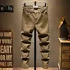 Jeans casuales elásticos para jóvenes Otoño e Invierno 2022 para hombre, jeans de color liso slim de lujo ligero, venta al por mayor y al por menor
