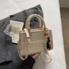 Bolsa de Mão Estilosa Retro de Alto Acabamento para Mulheres 2026 Nova Moda Primavera Bolsa de Ombro Transversal Bolsa Quadrada Pequena Tendência
