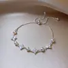 Pulsera de Perla con Trébol de Cuatro Hojas de Circonia Plateada para Mujer, Sencilla, Lujo Ligero, de Nicho, Exquisita, de Gama Alta, Elegante Joyería de Mano