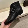 Botas de Cano Curto Femininas Estilo Coreano Bico Quadrado Fivela Salto Baixo 2026 Novidades Outono/Inverno Emagrecedoras Versáteis Salto Escondido Sola Lisa