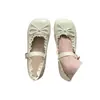 Impresionantes zapatos planos bajos rojos de estilo vintage francés para mujer, nuevo modelo verano 2026, adecuados para combinar con faldas, zapatos Mary Jane