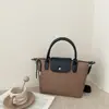 Bolso de mano, diseño minimalista de bloques de color, tejido de nailon, bolso de estilo alargado, retro urbano, moda nicho, bolso de hombro texturizado