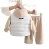 Conjunto de Ropa de Invierno para Niños 2026 Nuevo Estilo Chaleco Grueso Abrigador con Forro Polar para Niños Conjunto de Tres Piezas Ropa Cálida de Moda