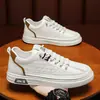 Zapatos blancos de suela gruesa para hombre, nuevo estilo, transpirables para verano, modernos, versátiles, zapatos casuales finos, zapatillas casuales de caña baja