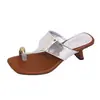 Chanclas Retro de Punta Cuadrada con Tira para el Dedo del Pie para Mujer, Nuevo Estilo Verano 2026, Sandalias de Tira Única con Hebilla Metálica y Tacón Grueso