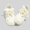 Tênis Casuais de Moda Versáteis Novos para Primavera 2026 para Mulheres, Estilosos para Campus Estudantil, Sapatos Brancos Simples de Sola Grossa