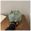 Bolso pequeño de leopardo de celebridad de internet para mujer 2026 popular nuevo estilo diseño de nicho bolso cruzado con cadena bolso tipo cubo mini con cordón