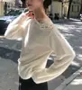 Suéter casual estilo francés con encaje calado y escote Bardot, otoño para mujer, corte holgado, adelgazante y versátil.