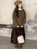 Nova coleção de inverno de suéteres e cardigãs para meninas, apresentando designs estilosos e modernos para crianças