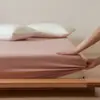 Algodón de Fibra Larga 100S Todo Algodón Sábana Bajera Cepillada Color Sólido Simple Totalmente Cerrado Cubierta de Colchón a Prueba de Polvo Dormitorio Cubierta de Cama de Algodón Puro Pieza Única