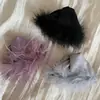 Pinza para el cabello de pluma de avestruz morada de baja saturación con volumen añadido para sesiones de fotos, Pinza de tiburón, Accesorio para el cabello que realza el ambiente