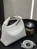 Nova Bolsa de Mão de Design Nicho em Forma de Meia-Lua Couro Bovino Camada Superior Bolsa Natural em Formato de Bolinho Bolsa Feminina de Couro Genuíno Bolsa Transversal Fashion