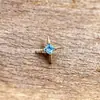 Pendientes de Titanio Aleación de Titanio F136 Cuadrado Dorado Circonita Estrella de Cuatro Puntas G23 Titanio Rosca Interna Circonita Labio Stud Lengua Stud Joyería para Piercing