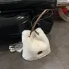 Bolsa de pelúcia moderna estilo coreano para mulheres, nova moda 2026 bolsa de ombro de grande capacidade, bolsa de axila de cor sólida para o dia a dia