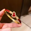 Nova Pulseira de Cabaça em Forma de Coração com Gotejamento de Óleo Vermelho Estilo Chinês, Pulseira Galvanizada a Ouro 18K Real, Joia de Luxo Leve de Alta Qualidade para Mulheres