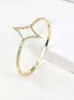 El juego de anillo y pulsera de moda de lujo más vendido de Amazon con diseño de ráfaga de estrellas calado y diamantes