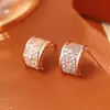 Brincos Anel C Totalmente Cravejados com Zircônia Micro-Pavimentada Super Brilhantes, Moda de Luxo Leve, Sensação de Alto Padrão, Brincos Exquisitos em Ouro Rosa com Formato de Cintura Fina