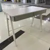 Escritorio de uso doméstico hecho de tablero de partículas de madera maciza, rectangular con cajones, escritorio de computadora simple, escritorio de oficina para viviendas de alquiler, escritorio de estudio