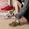 Zapatos de entrenamiento alemanes para mujer de estilo coreano, nuevos para otoño, con cordones, suelas gruesas y aumento de altura interior, modernos zapatos Forrest Gump 2026