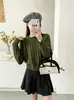 Nuevo suéter de punto de estilo coreano con rayas verticales suaves y cuello redondo para mujer, suéter de lana pullover corto ajustado de otoño que ciñe la cintura