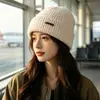 Nuevo gorro de punto suave y acogedor para otoño e invierno para hombres y mujeres, adecuado para cabezas grandes, hace que la cara parezca más pequeña, gorro engrosado para clima frío, gorro cálido de lana para exteriores, moderno
