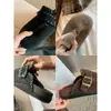 Zapatos cerrados de pelo, pantuflas esponjosas y estilos casuales de nuevas zapatillas de lana para otoño e invierno 2026