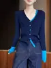 Chaqueta de estilo francés con cuello en V y bloques de color para principios de otoño, con un tacto de alta gama, adecuada para usar en capas o como prenda exterior, cárdigan de punto de dos piezas de imitación