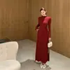 Vestido de Gola Alta Vermelho de Manga Longa para Mulheres de Natal e Ano Novo, Elegante e Fashionável para Outono e Inverno, Vestido Longo Justo