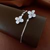 Aretes Retro de Alto Grado Aguja de Plata Flor de Diamante Sentido Europeo y Americano Exagerados Elegantes Aretes Ligeros de Lujo Nicho Venta al por Mayor Mujeres
