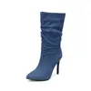 Botas de comércio exterior transfronteiriças para mulheres 2023 Novas botas curtas de salto agulha bico fino 40-48 tamanho grande salto alto cano médio moda