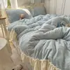 Conjunto de quatro peças em veludo com relevo estilo francês, capa de edredom dupla face quente em veludo de leite Classe A, lençol de cama e conjunto de três peças de pelúcia para meninas