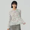 Camiseta de manga comprida com estampa vintage all-over para mulheres, novo estilo outono 2026, gola redonda, simples e versátil, blusa básica para reduzir a idade