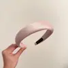 Diadema de esponja de color claro para mujer, de alta gama, con corona alta, pinza para el cabello que sujeta la presión, accesorio para el cabello con diadema de rayas finas plisadas
