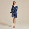 Bata corta de seda sintética gris plateada para mujer, bata de satén de lujo ligero para primavera y otoño con cuello de solapa y cinturón, ropa de casa de alta gama