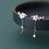 Estilo Ins Colgante de Borla Flor de Cerezo con Forma de Concha Gancho para Oreja Estilo Simple Fresco y Genial Pendientes de Flor Estilo Mori Elegantes Estilo Coreano Femenino
