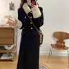 [Conjunto de Duas Peças] Jaqueta Curta Gola Polo Pequena Aconchegante de Veludo e Acolchoada e Saia para Mulheres, um Conjunto Completo de Roupa de Inverno