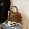 Bolso de mano retro de gran capacidad para mujer, bandolera de hombro a la moda, combinable con todo, estilo almohada, otoño e invierno, 2024