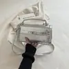 Bolsa Feminina Transfronteiriça Novo Estilo Retro Textura PU Rebite Bolsa de Ombro Estilo Coreano Moda Versátil Quadrada para o Dia a Dia Bolsa Transversal