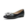 Wei Wei Girl 2697-1 Bico Quadrado Baixo Fivela de Strass Sapatos Baixos Planos para Roupas de Festa Femininas Sapatos para o Trabalho Sapatos de Casamento