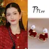 Brincos de Pérola Imitação de Pônei Veludo Vermelho Estilo Coreano para Mulheres 2025 Novos Brincos Vermelhos Únicos de Ano Novo com um Visual Versátil e Elegante