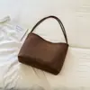 Bolsa tote casual de cor sólida estilo retrô, nova coleção outono 2026, adequada para o trabalho e o trajeto diário, com um design único para carregar sob o braço