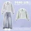 Conjunto de duas peças para meninas 2026: top doce estilo coreano com gola polo e acabamento em renda e jeans da moda com gravata borboleta