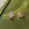 Moda Vintage Brati Aretes de Fritillaria Blanca Natural Hierba de Cuatro Hojas Hebilla de Oreja de Cruz para Mujer Accesorios Estilo Buchia