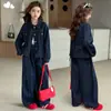 Conjunto Casual Jeans para Meninas 2025 Novo Jaqueta com Cinto Calça Reta Conjunto de Duas Peças para Crianças Mais Velhas Jaqueta da Moda