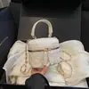 Bolsa pequena de corrente com padrão de losangos para mulheres, nova moda tendência verão 2026, mini bolsa de ombro único transversal texturizada de nicho