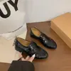 Nuevos mocasines estilo británico de piel sintética con diseño de punta redonda, versátiles zapatos pequeños de cuero plisados, retro 2026 nicho de lujo ligero