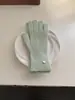 Conjunto de Dos Piezas de Bufanda y Guantes para Mujer Invierno 2025 Nuevo Blanco Tejido de Lana Engrosado Bufanda Versátil Cálida para Ropa de Trabajo